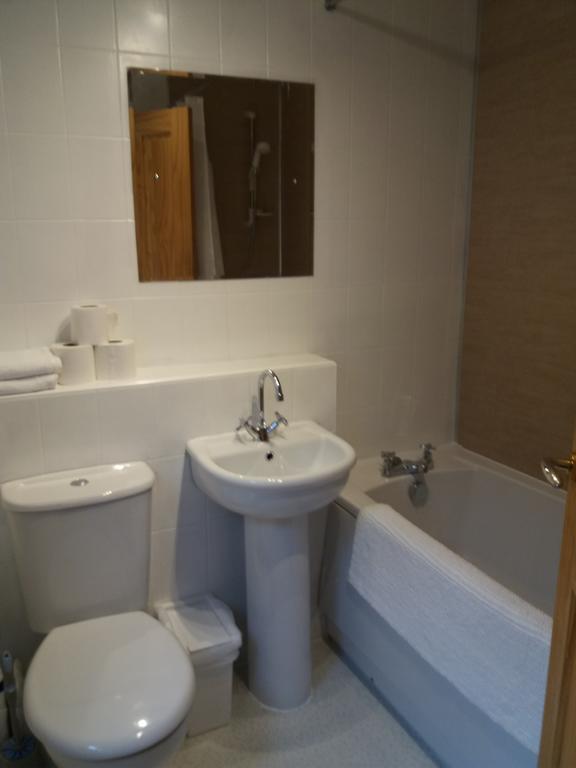 Вилла House For Groups & Contractors Килмарнок Экстерьер фото